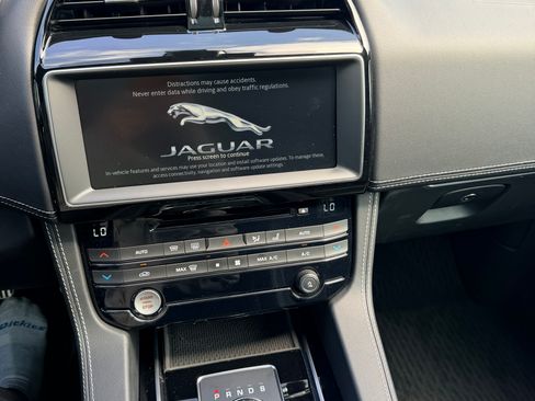 Used 2019 Jaguar F-PACE S AWD/4WD image 8