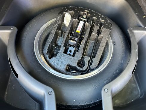 Used 2020 Jeep Grand Cherokee Limited w/ Luxury Group II image 24