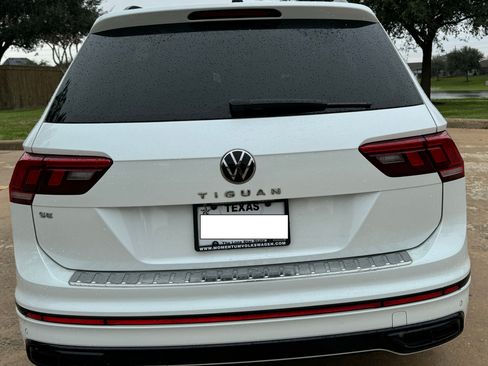 Used 2022 Volkswagen Tiguan SE R-Line image 8