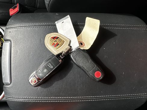 Used 2013 Porsche Cayenne Turbo w/ Sportdesign Pkg w/Side Skirts image 30