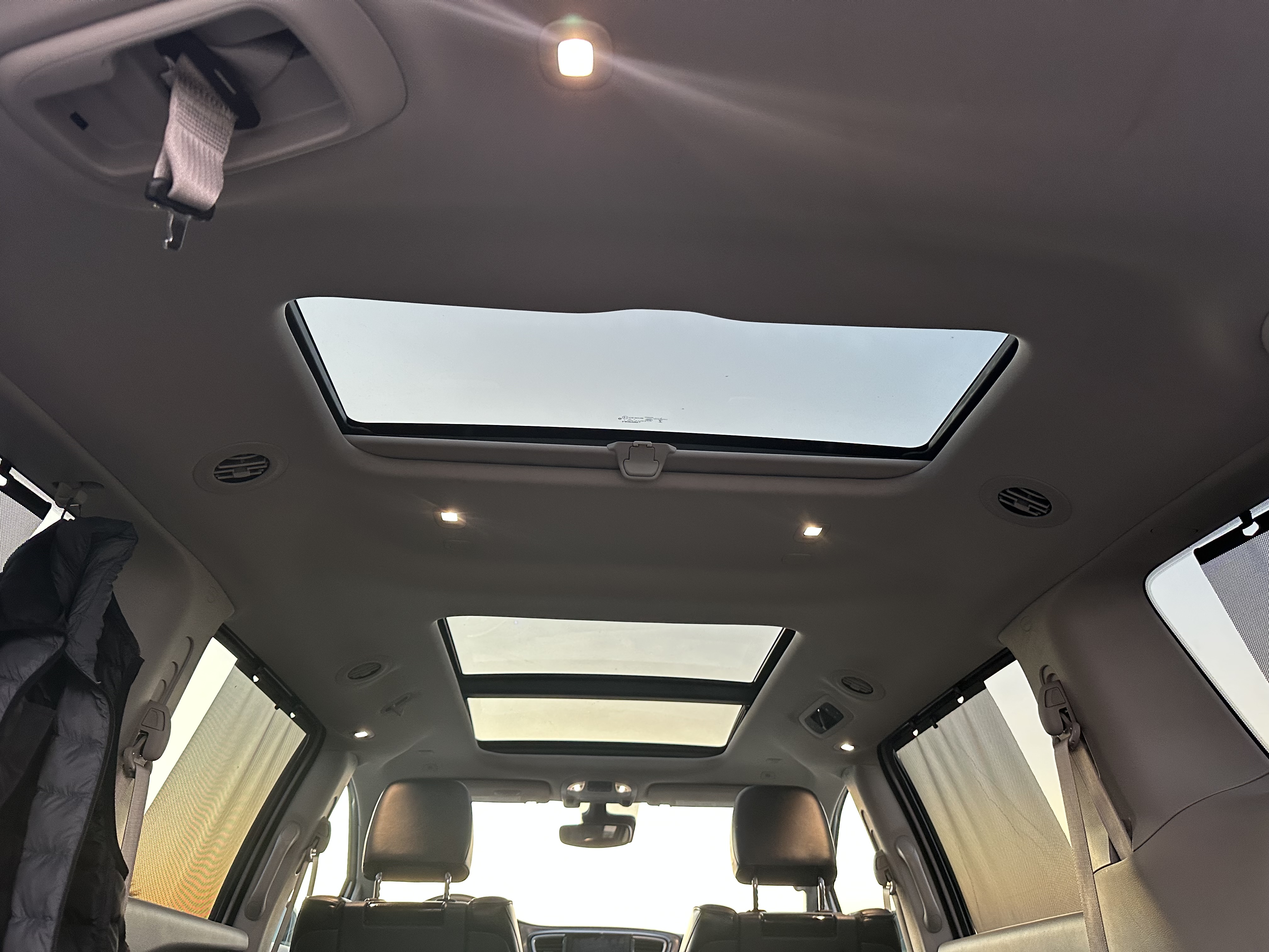 Used 2018 Chrysler Pacifica Limited w/ Advanced Safetytec Group FWD image 15