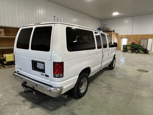 Used 2014 Ford E-350 and Econoline 350 XLT image 10