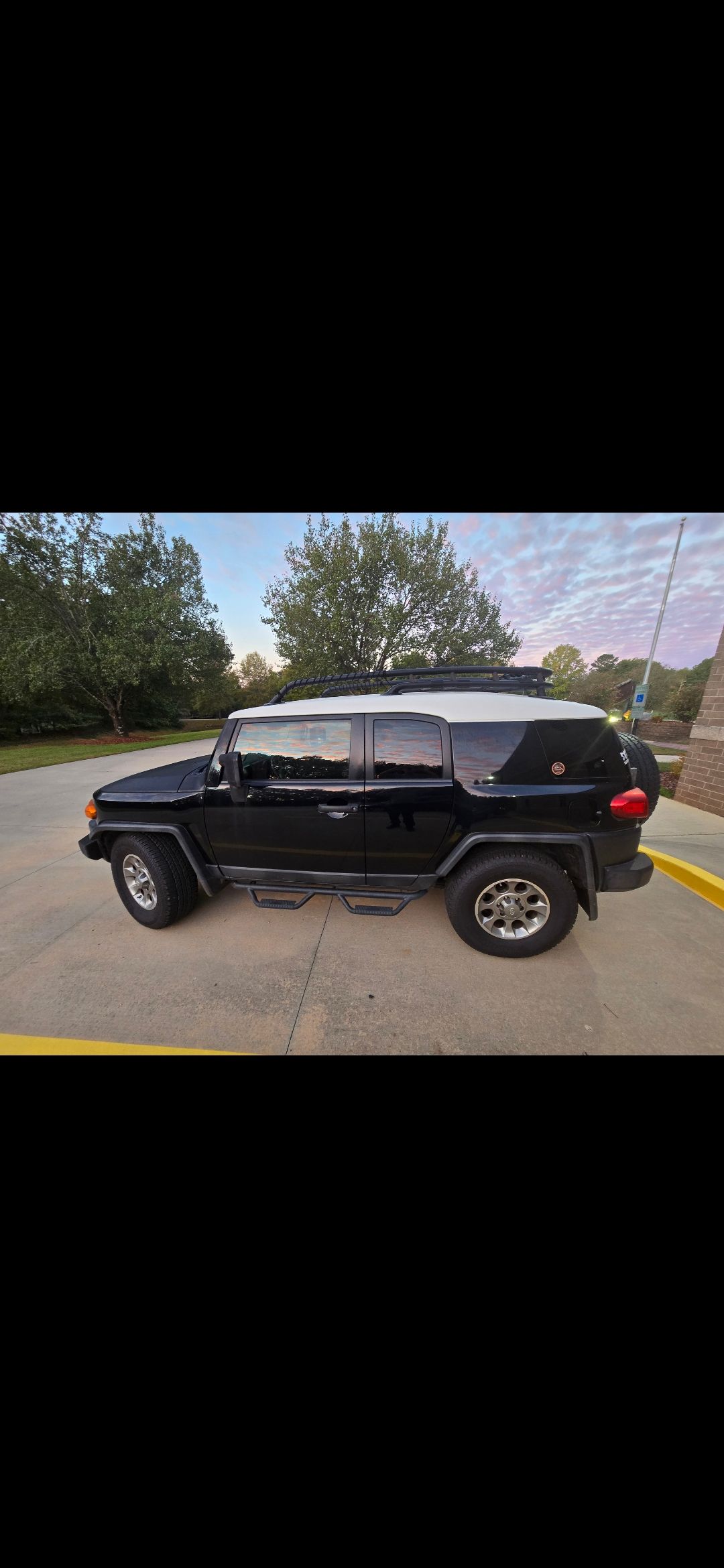 Used 2012 Toyota FJ Cruiser 2WD w/ Upgrade Pkg image 5