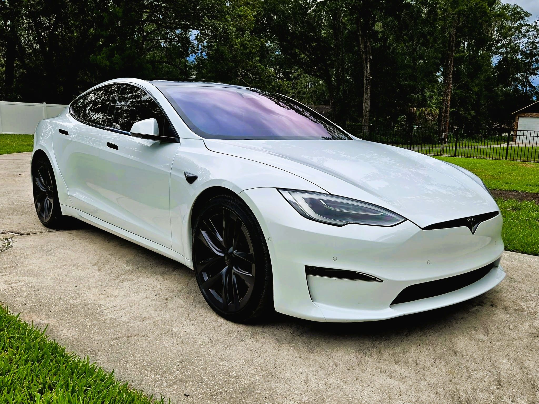 Used 2022 Tesla Model S Standard Range AWD/4WD image 1