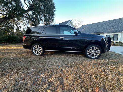 Used 2019 Ford Expedition Platinum image 4
