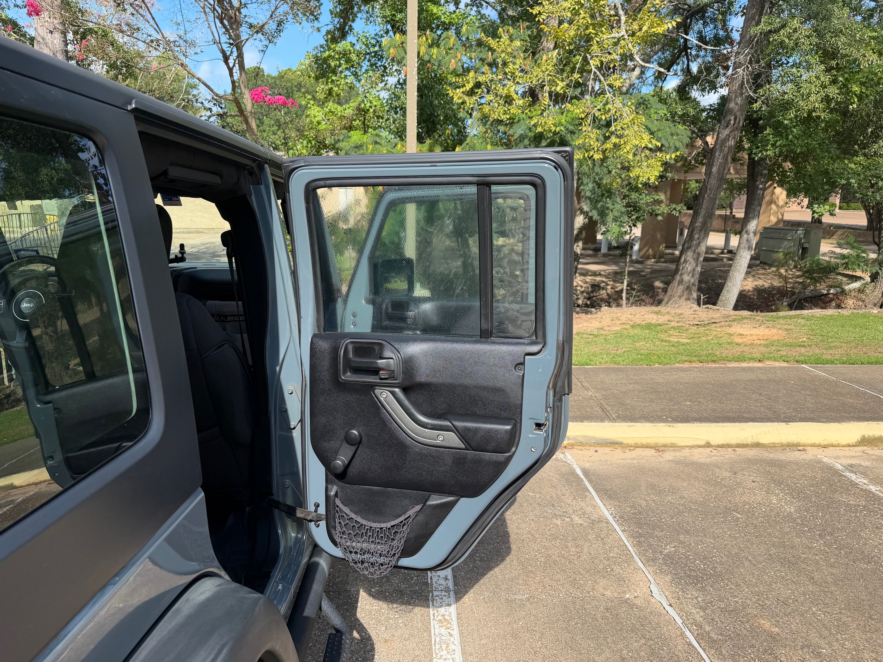 Used 2015 Jeep Wrangler Unlimited Sport w/ Connectivity Group AWD/4WD image 6