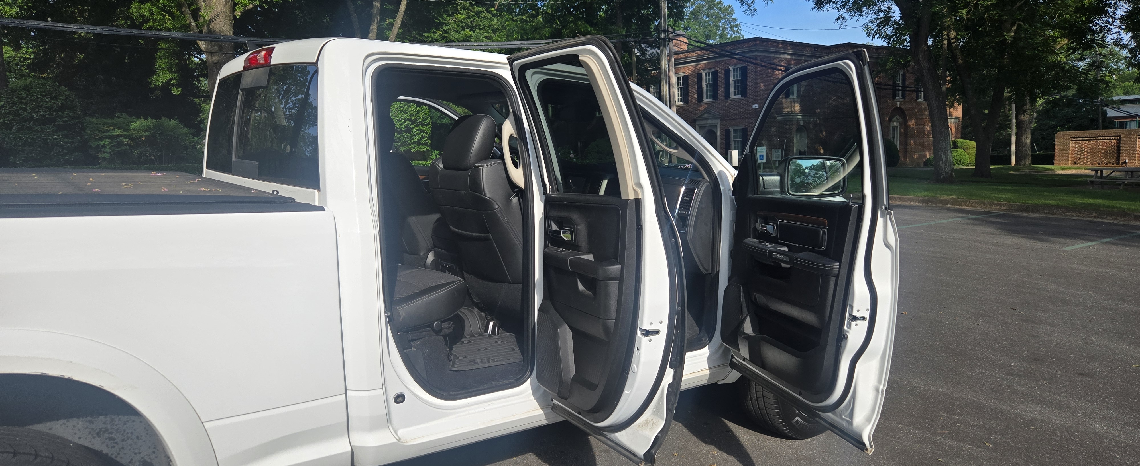 Used 2015 RAM 1500 Laramie AWD/4WD image 15