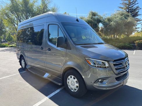 Used 2022 Mercedes-Benz Sprinter 2500 image 2
