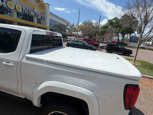 Used 2025 GMC Sierra 1500 AT4 w/ AT4 Premium Package image 5