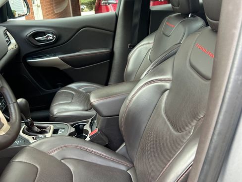 Used 2018 Jeep Cherokee Trailhawk w/ Quick Order Package 27L image 6