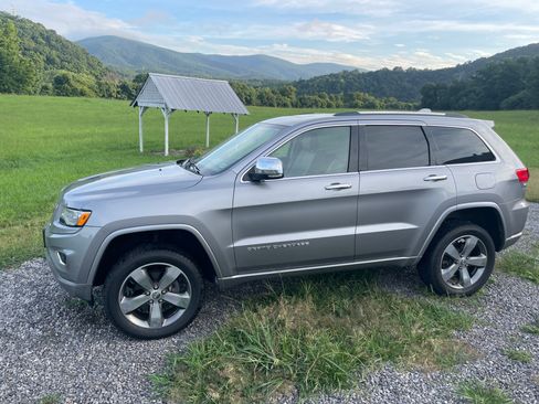 Used 2015 Jeep Grand Cherokee Overland w/ Advanced Technology Group image 23