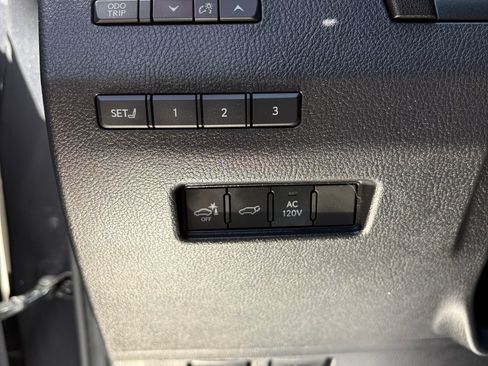 Used 2025 Lexus GX 550 AWD/4WD image 17