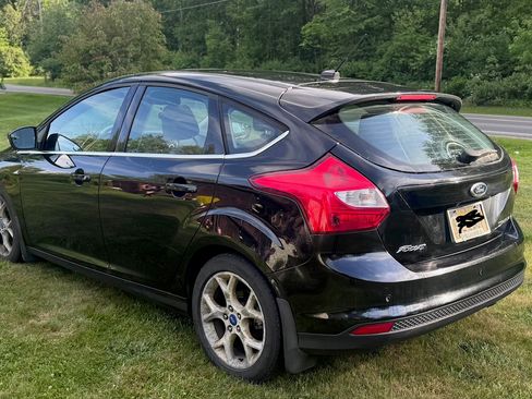Used 2012 Ford Focus Titanium FWD image 9