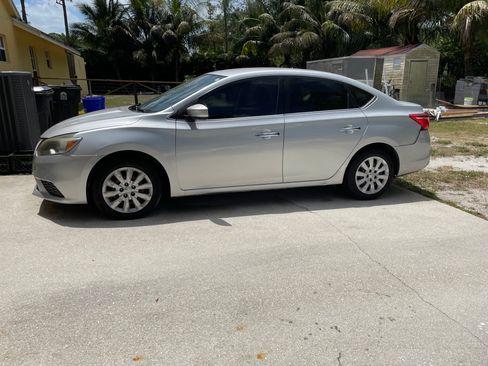 Used 2019 Nissan Sentra S image 10