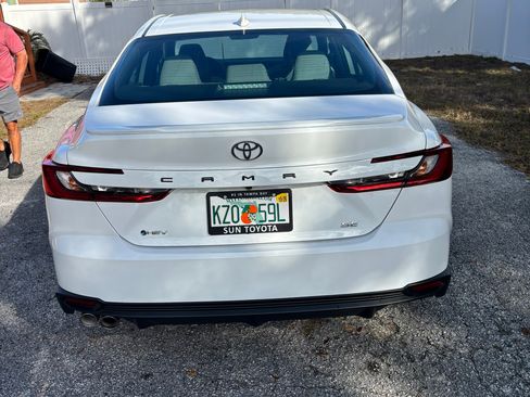 Used 2025 Toyota Camry SE image 5
