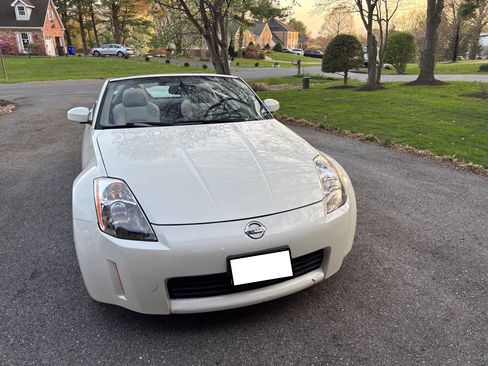 Used 2004 Nissan 350Z Touring image 4