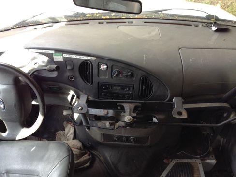 Used 2006 Ford E-350 and Econoline 350 Extended Super Duty image 16