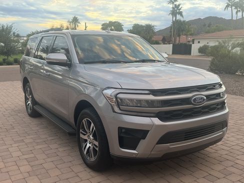 Used 2024 Ford Expedition XLT image 6