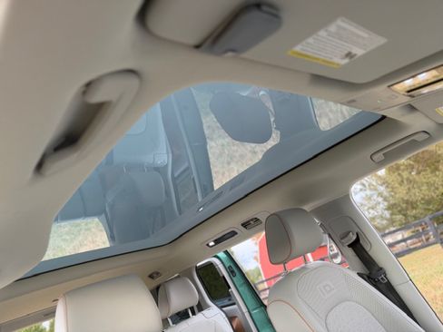 Used 2025 Volkswagen ID. Buzz 1st Edition image 24