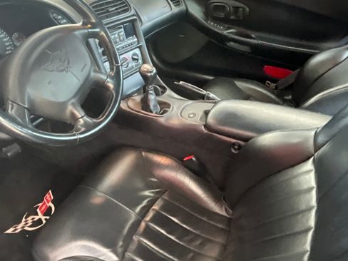 Used 1999 Chevrolet Corvette Coupe w/ Lighting Pkg RWD image 17