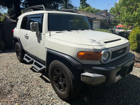 Used 2010 Toyota FJ Cruiser 4WD image 4