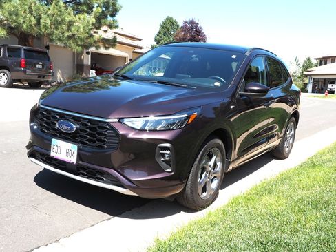 Used 2023 Ford Escape ST-Line Select w/ Class II Trailer Tow Package AWD/4WD image 9