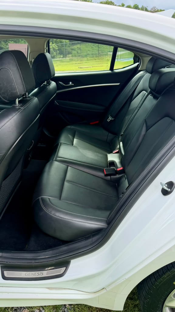 Used 2022 Genesis G70 2.0T RWD image 11