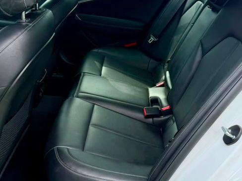 Used 2022 Genesis G70 2.0T RWD image 11