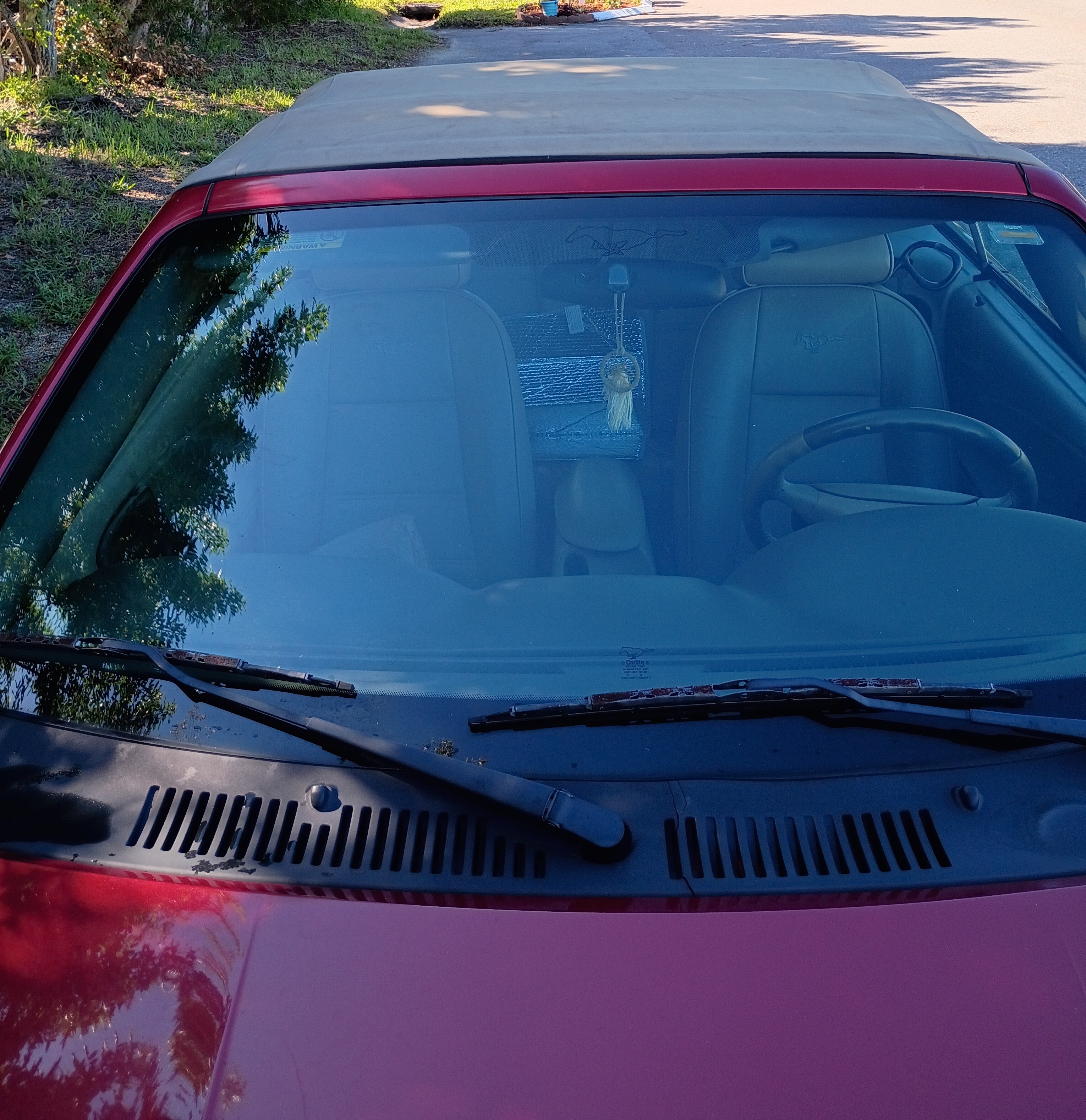 Used 2004 Ford Mustang Convertible RWD image 10