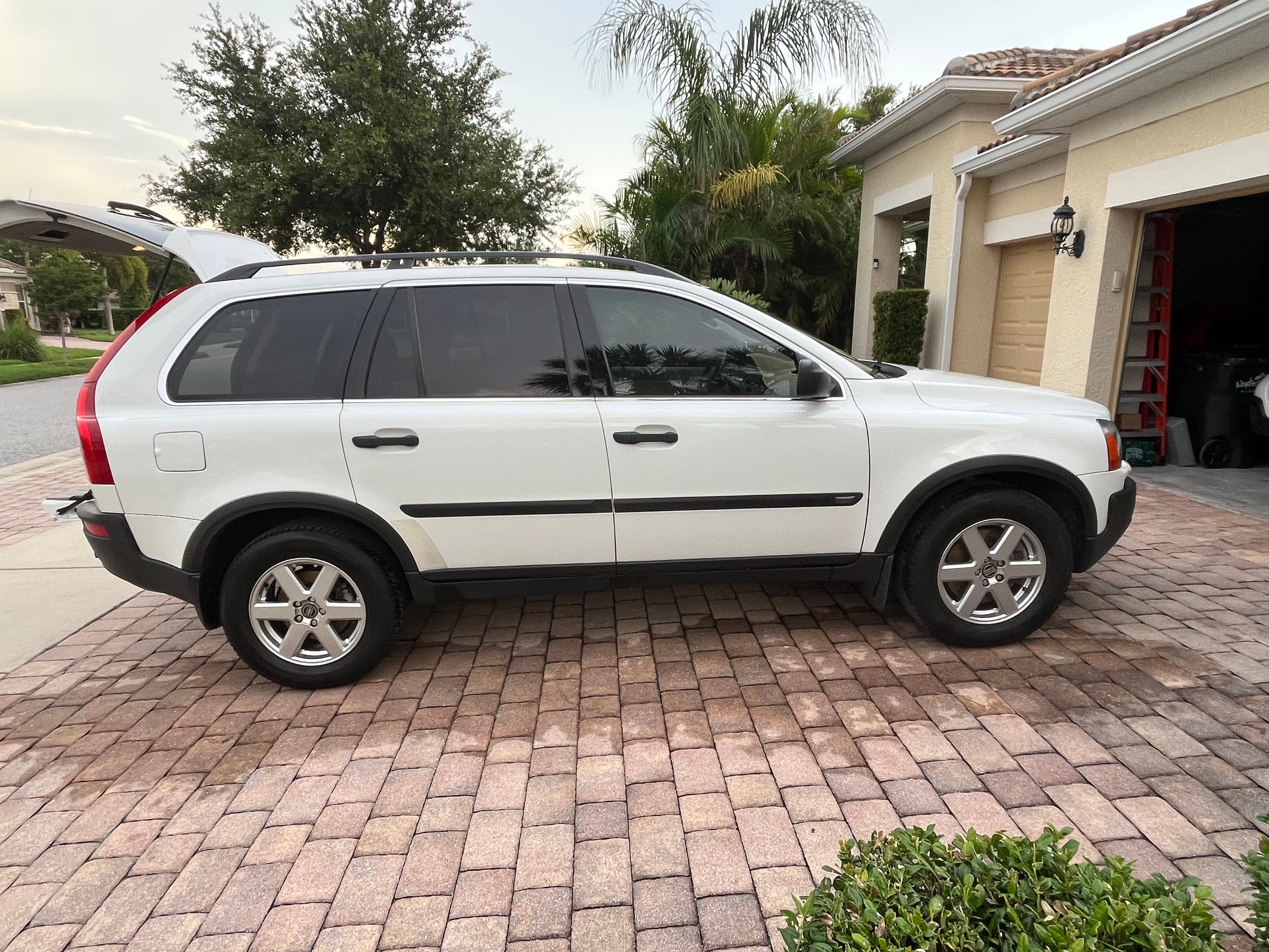 Used 2005 Volvo XC90 2.5T AWD/4WD image 2