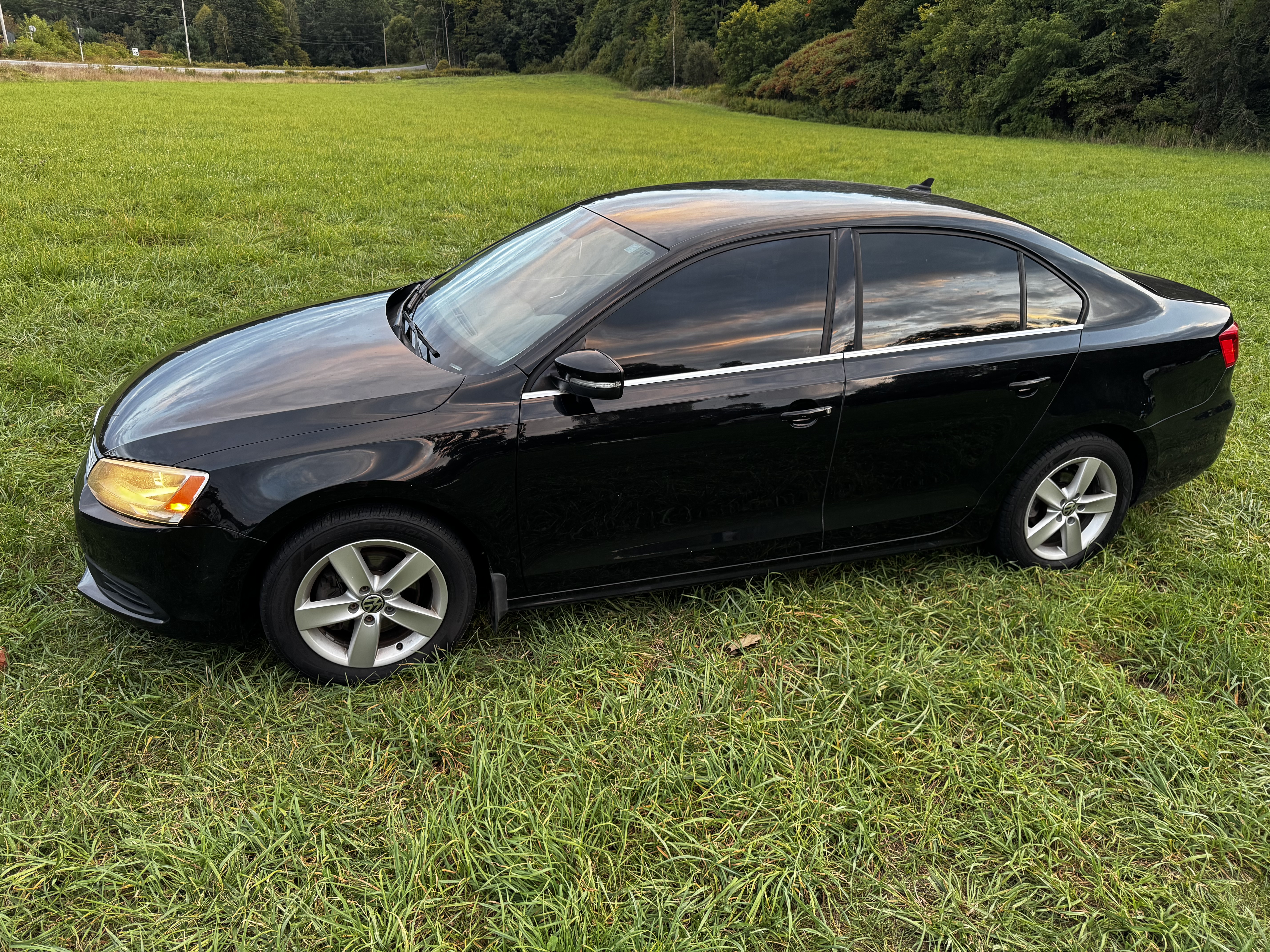 Used 2014 Volkswagen Jetta TDI FWD image 1