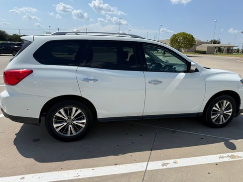 Used 2019 Nissan Pathfinder SV FWD image 4