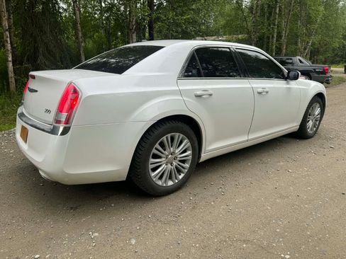 Used 2014 Chrysler 300 AWD w/ Driver Convenience Group image 6