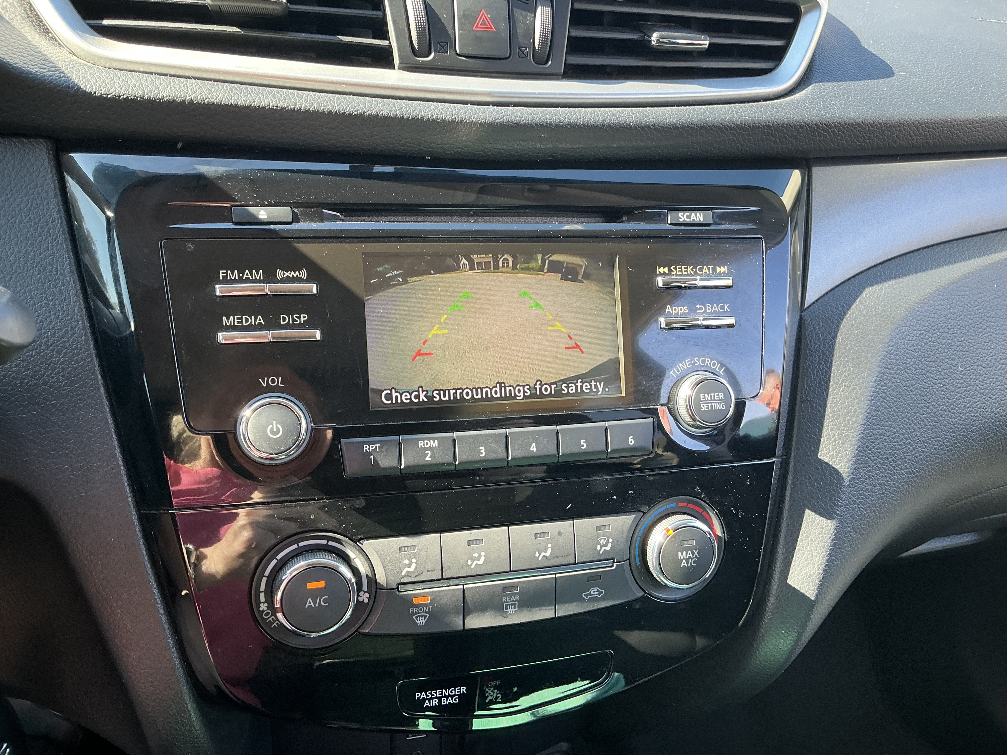 Used 2016 Nissan Rogue S AWD/4WD image 12