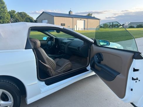 Used 1995 Pontiac Firebird Trans Am RWD image 22
