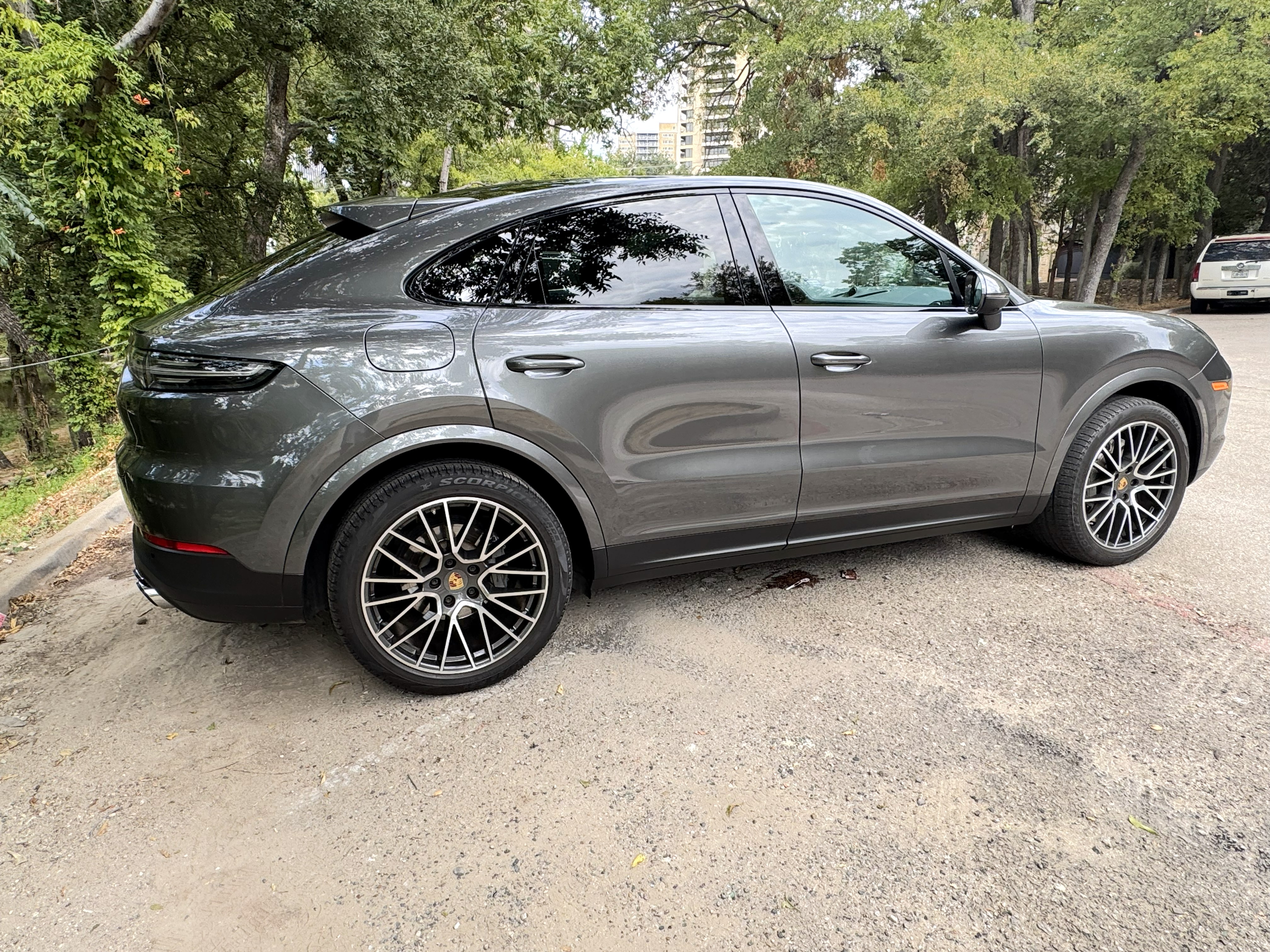 Used 2023 Porsche Cayenne Coupe AWD/4WD image 22