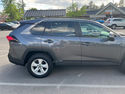 Used 2021 Toyota RAV4 XLE image 6