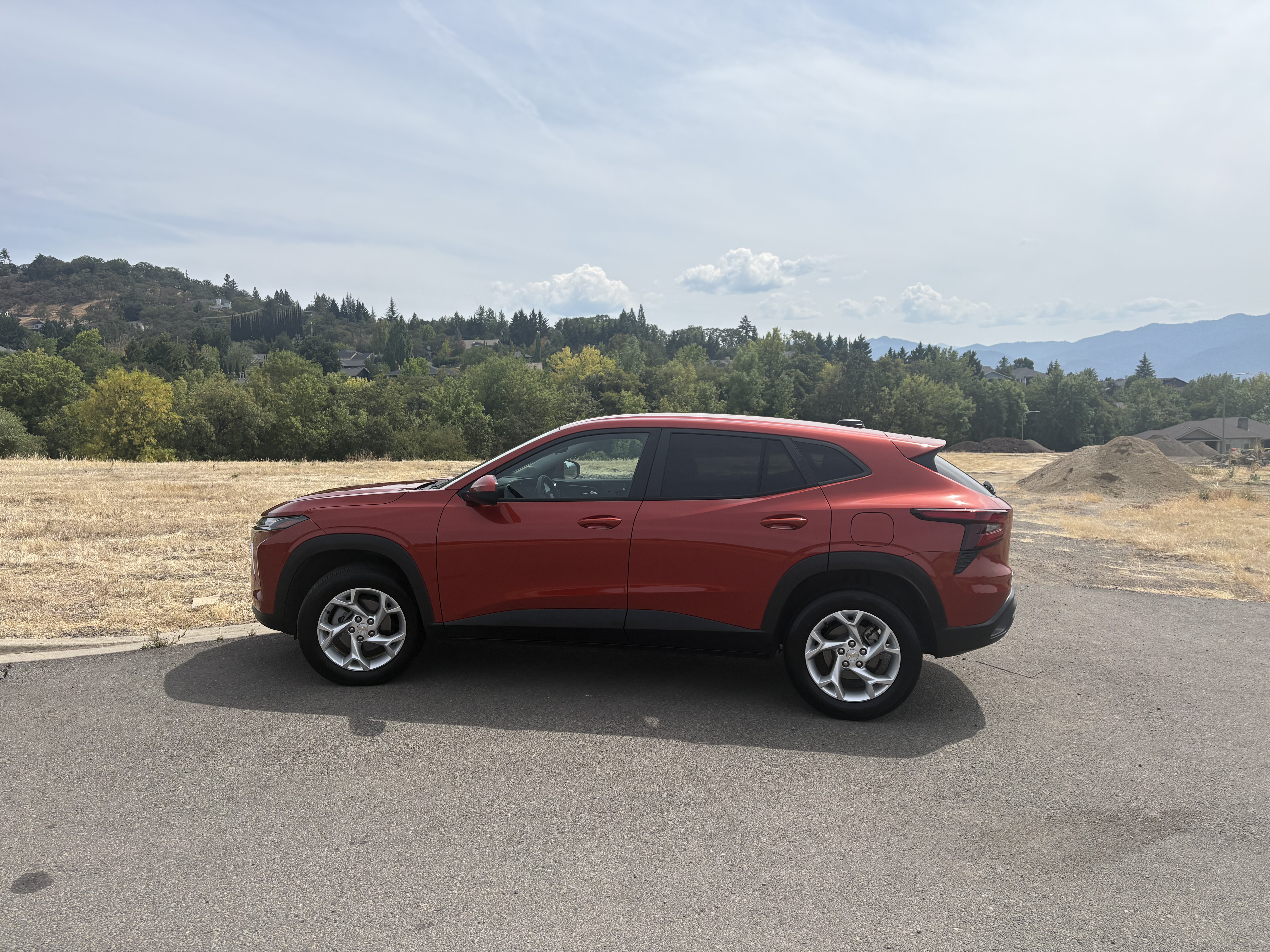 Used 2024 Chevrolet Trax LS w/ LS Convenience Package FWD image 2