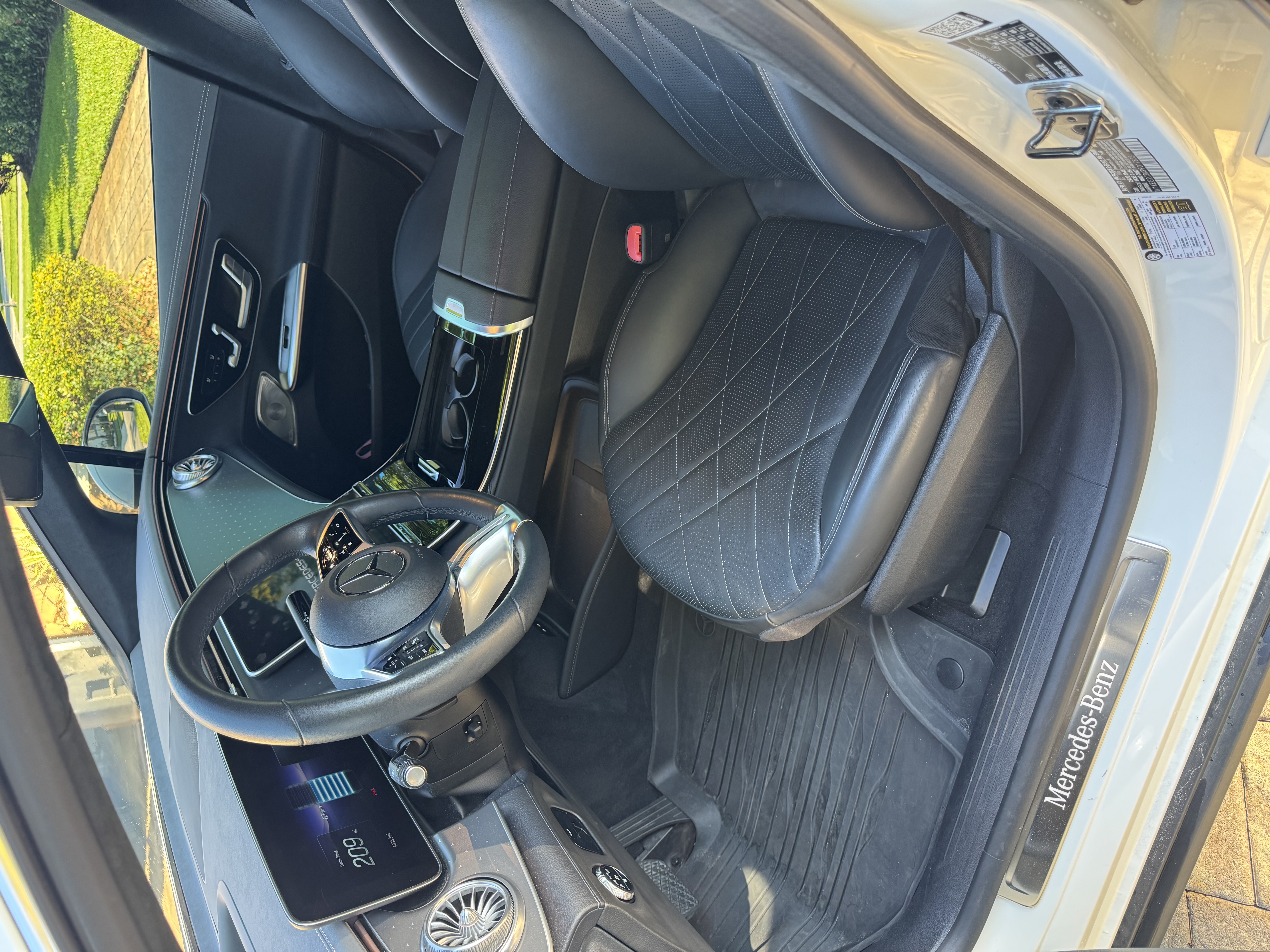 Used 2023 Mercedes-Benz EQE 500 4MATIC Sedan image 17