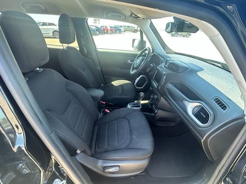 Used 2019 Jeep Renegade Latitude w/ Popular Equipment Group FWD image 6