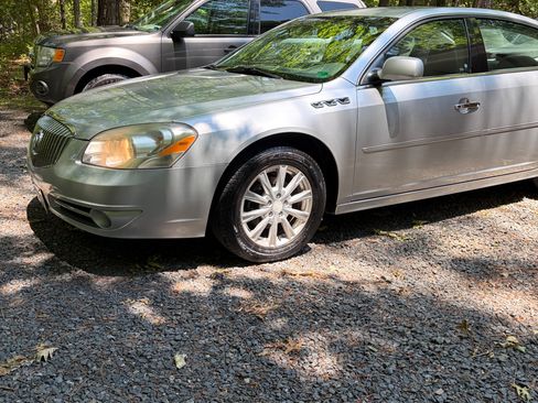 Used 2011 Buick Lucerne CXL w/ Driver Confidence Package FWD image 2