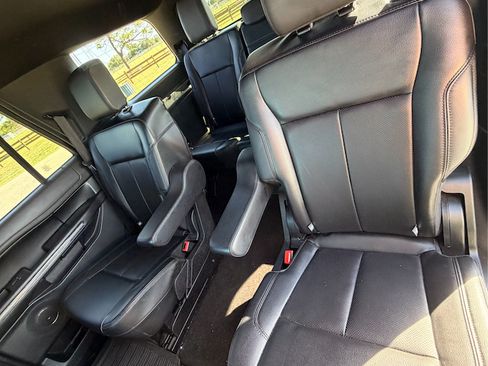 Used 2021 Ford Expedition XLT RWD image 6