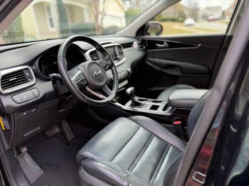 Used 2017 Kia Sorento SX image 9