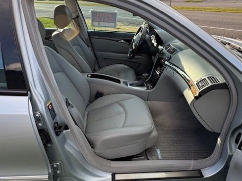 Used 2006 Mercedes-Benz E 350 4MATIC Sedan image 8