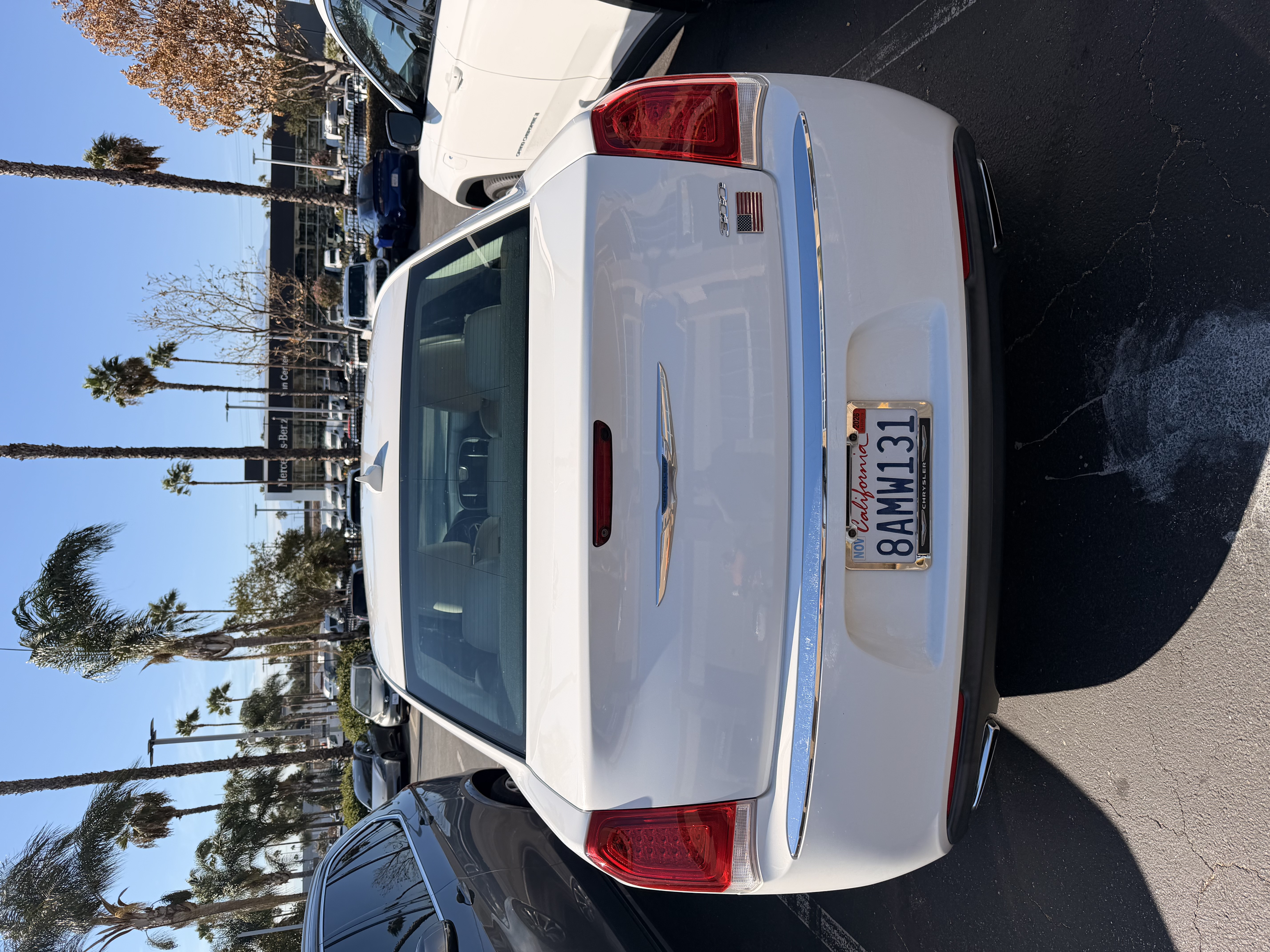 Used 2018 Chrysler 300 Limited RWD image 8