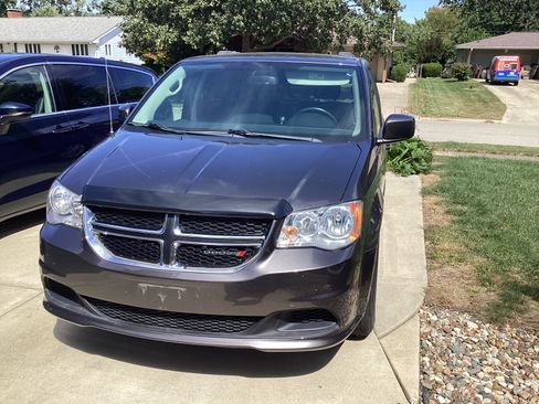 Used 2016 Dodge Grand Caravan SXT w/ UConnect Hands-Free Group image 20