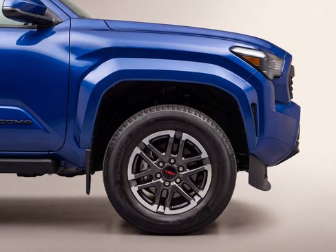 Used 2024 Toyota Tacoma TRD Sport AWD/4WD image 9