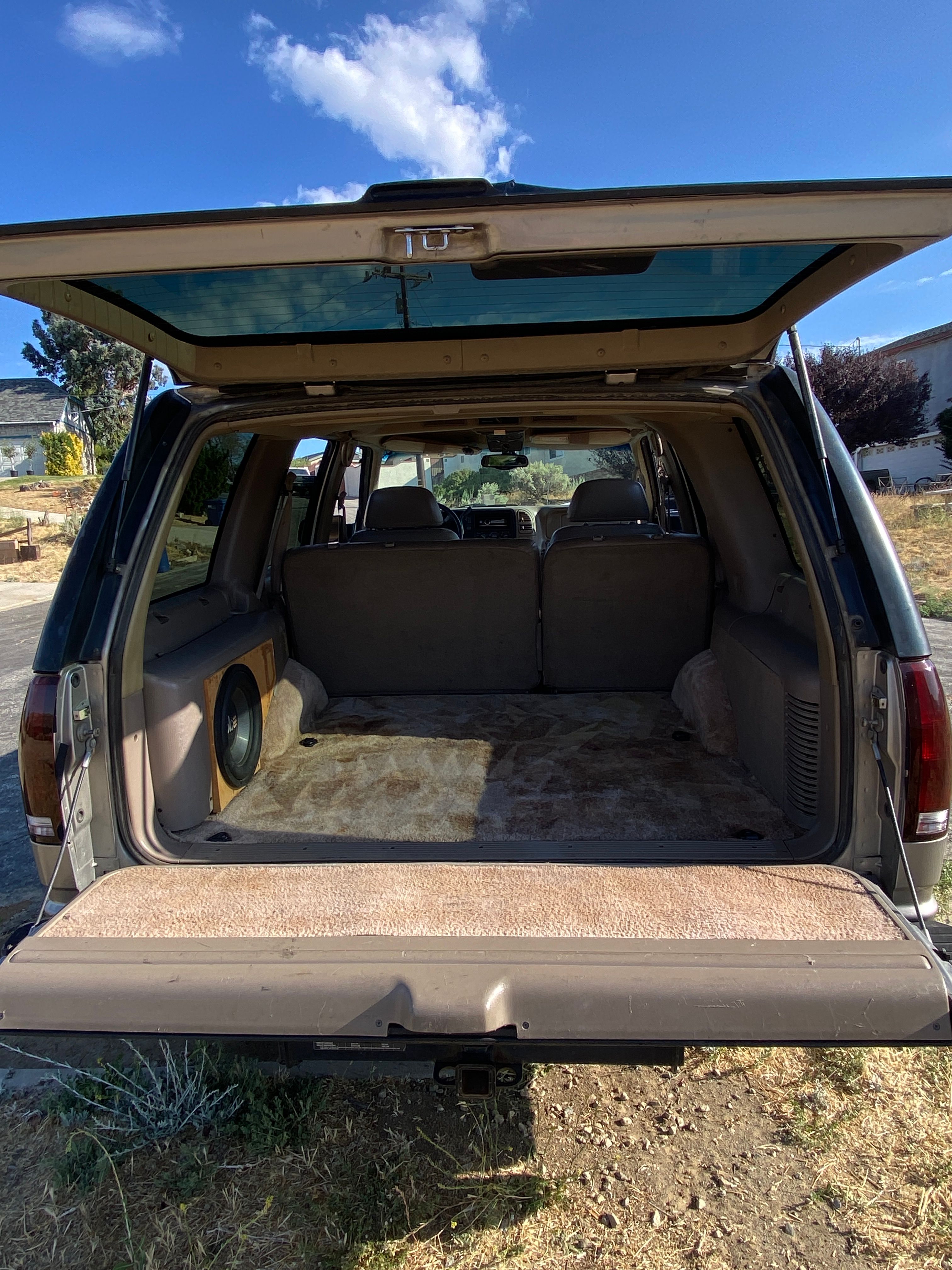 Used 1999 Chevrolet Tahoe 2WD w/ Comfort & Security Pkg image 11