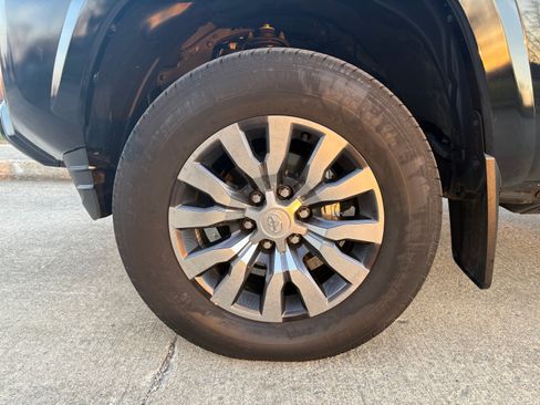 Used 2023 Toyota Tacoma Limited image 17