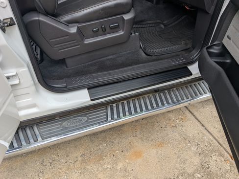 Used 2010 Ford F150 Lariat image 25